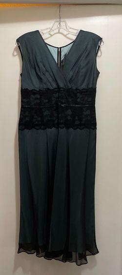 Adrianna Papell Green Size 10 Prom Lace Plunge Free Shipping Jersey Cocktail Dress on Queenly