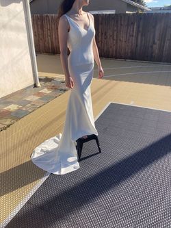 Garnet and Grace White Size 4 Floor Length Train Dress on Queenly