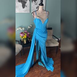 Style 23188 Portia and Scarlett Blue Size 2 Train Plunge Mermaid Dress on Queenly
