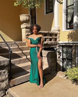Style PS22568 Portia and Scarlett Green Size 4 Plunge Floor Length Ps22568 Pageant Side slit Dress on Queenly