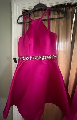 Ashley Lauren Pink Size 6 High Neck Homecoming Cocktail Dress on Queenly