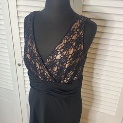 Style 62773 Jessica Howard Black Size 14 V Neck Wednesday Cocktail Dress on Queenly