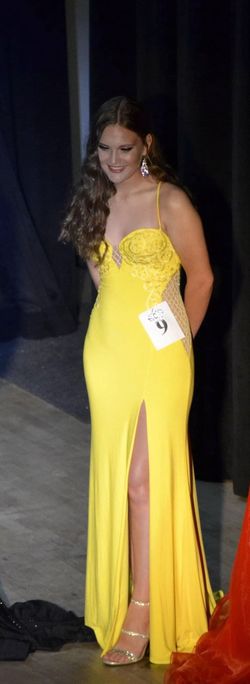 Blush Prom Yellow Size 6 Plunge Black Tie Jewelled Sweetheart A-line Dress on Queenly