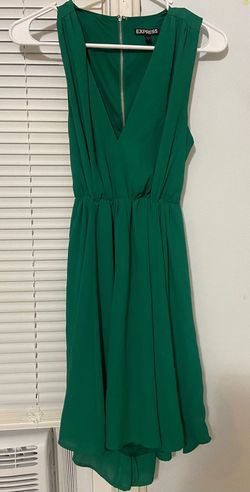 Express Green Size 0 Plunge Mini Cocktail Dress on Queenly