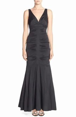 Cach Black Size 2 Plunge Floor Length Mermaid Dress on Queenly