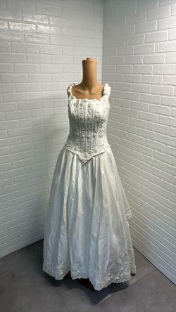 Marys White Size 10 Tulle Satin Cotillion A-line Dress on Queenly