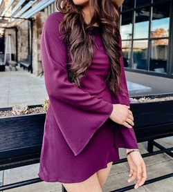 Style 1-3201549020-3011 LE LIS Purple Size 8 Bell Sleeves Nightclub Cocktail Dress on Queenly
