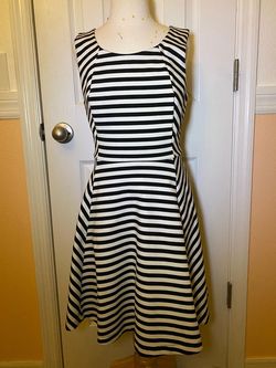 Express Multicolor Size 2 Sunday Cocktail Dress on Queenly