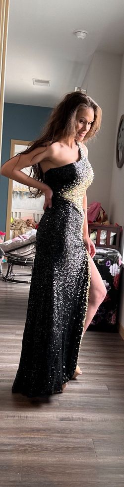 Ashley Lauren Black Size 4 Floor Length Ball gown on Queenly
