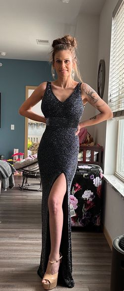 Ashley Lauren Black Size 4 Plunge Floor Length Mermaid Dress on Queenly
