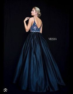 Vienna Multicolor Size 6 Prom Jersey Ball gown on Queenly