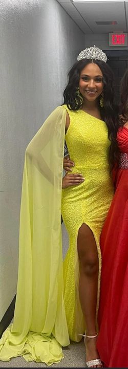 Portia and Scarlett Yellow Size 4 Black Tie Prom Medium Height Side slit Dress on Queenly