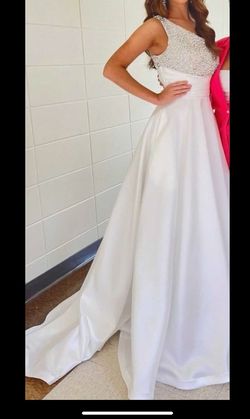 Ashley Lauren White Size 0 Jersey Prom One Shoulder Ball gown on Queenly