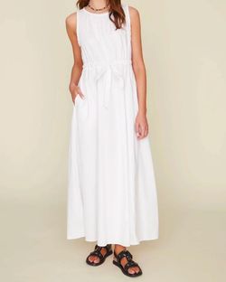 Style 1-1418014613-3011 XIRENA White Size 8 Military Straight Dress on Queenly
