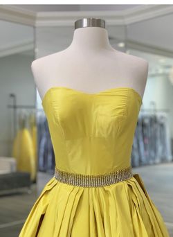 Sherri Hill Yellow Size 6 Medium Height Pageant Ball gown on Queenly