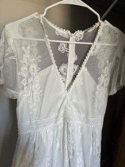 White Size 8 Straight Dress on Queenly