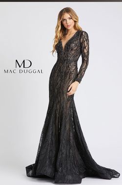 Style 79291 Mac Duggal Black Size 12 Plus Size Sleeves Mermaid Dress on Queenly