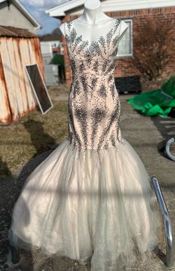 Terani Couture Nude Size 12 Plunge Floor Length Mermaid Dress on Queenly
