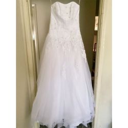 Style WG3316 David's Bridal White Size 6 Strapless Ball gown on Queenly