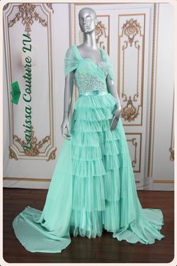 Style G004 Larissa Couture LV Green Size 4 Tulle Lace Ball gown on Queenly