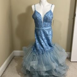 Camille La Vie Blue Size 2 Plunge Medium Height Mermaid Dress on Queenly