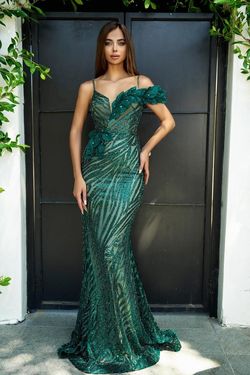 Style PS24517E Portia and Scarlett Green Size 6 Tall Height Emerald Mermaid Dress on Queenly