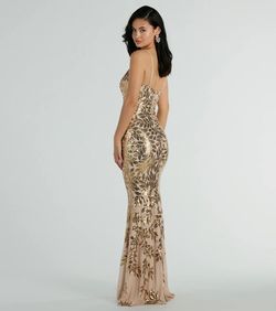 Style 05002-7328 Windsor Gold Size 0 Plunge Padded Spaghetti Strap Mermaid Dress on Queenly