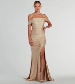 Style 05002-8031 Windsor Gold Size 4 Floor Length Prom Side slit Dress on Queenly
