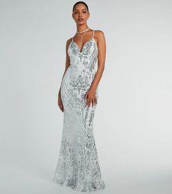 Style 05002-7952 Windsor White Size 0 Plunge Sequined Spaghetti Strap Mermaid Dress on Queenly