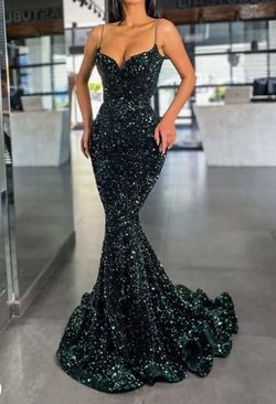 Cinderella Divine Green Size 6 Plunge Semi Formal Free Shipping Mermaid Dress on Queenly