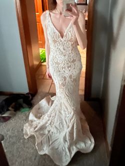 Windsor White Size 4 Floor Length Mermaid Dress on Queenly
