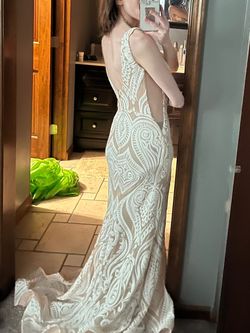 Windsor White Size 4 Floor Length Medium Height Mermaid Dress on Queenly