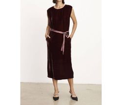 Style 1-58577113-2696 Velvet by Graham & Spencer Red Size 12 Plus Size Free Shipping Keyhole Cocktail Dress on Queenly