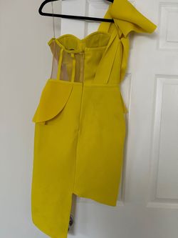 Bella Barnett Yellow Size 6 Mini One Shoulder Cocktail Dress on Queenly