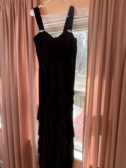 Betsy and Adam Black Size 4 Semi Formal Prom Plunge Floor Length A-line Dress on Queenly