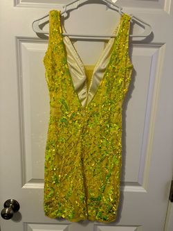 Primavera Yellow Size 0 50 Off Plunge Mini Cocktail Dress on Queenly