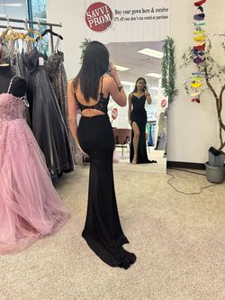 saavi Black Size 0 Plunge Prom Mermaid Dress on Queenly