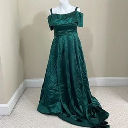 Lulu's Green Size 6 Military Emerald Floor Length Prom A-line Dress on Queenly