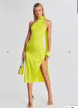 Style Marissa Silk SER.O.YA Green Size 8 Party Midi One Shoulder Cocktail Dress on Queenly
