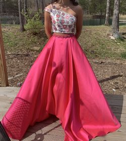 Ellie Wilde Pink Size 4 50 Off Prom Floor Length Ball gown on Queenly
