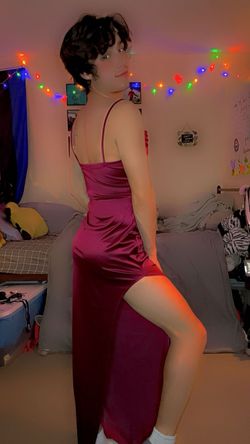 Windsor Red Size 4 Jersey Plunge Floor Length Side slit Dress on Queenly