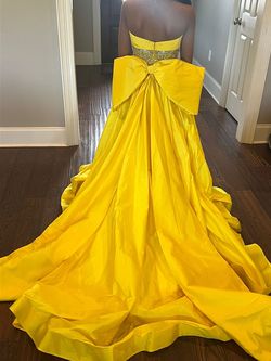 Style 56016 Sherri Hill Yellow Size 2 Prom Jewelled Ball gown on Queenly