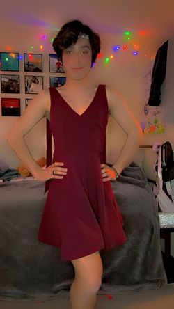 B. Smart Red Size 6 Plunge Cocktail Dress on Queenly
