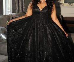 Black Size 32 Ball gown on Queenly