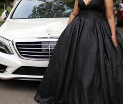 Black Size 32 Ball gown on Queenly