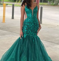 Style 24211 2Cute Prom Green Size 0 Floor Length Sheer Glitter Sequined Mermaid Dress on Queenly