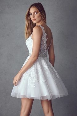Juliet Dresses White Size 10 Floral Mini Bridal Shower Engagement Cocktail Dress on Queenly