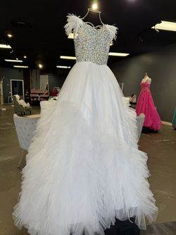 Style 1029 Samantha Blake White Size 12 Pageant Square 1029 Ball gown on Queenly
