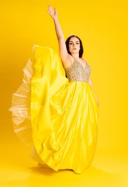Style 1389 Ashley Lauren Yellow Size 10 Plunge 50 Off Ball gown on Queenly