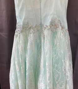 Gigi Blue Size 4 Lace Free Shipping Mini Cocktail Dress on Queenly